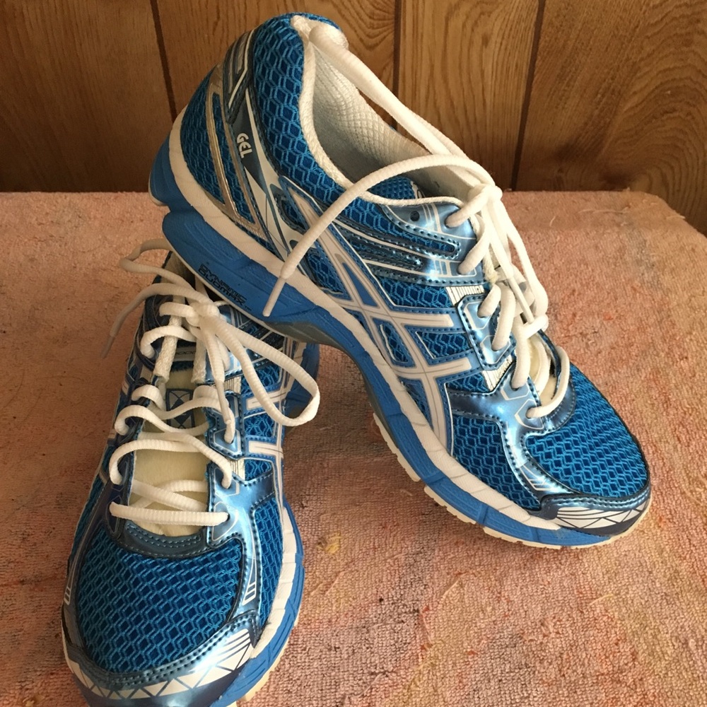 ASICS GT 2000 size 7